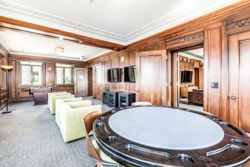 Jacuzzi In The Sky Luxe Condo By Cozysuites