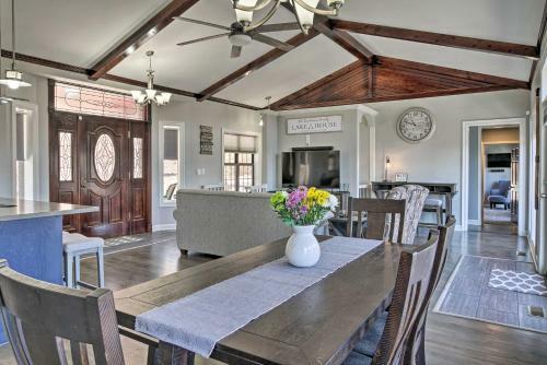Pet-friendly Reeds Spring Home Less Than 1 Mi To Lake
