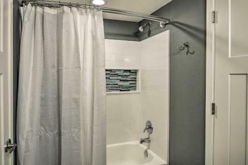 Pet-friendly Reeds Spring Home Less Than 1 Mi To Lake