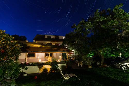 Hostal Pension Julia - Haus Elisabeth - Weinhof Lang