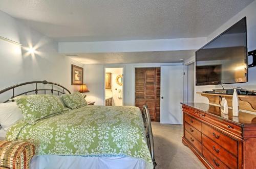 Home With 2 Docks, Across Lake From Margaritaville!
