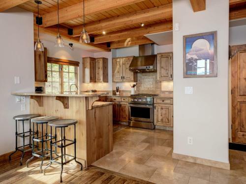 Alpine Meadows Chalets By Big Sky Vacation Rentals
