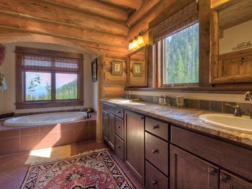 Souvenirs Lodge By Big Sky Vacation Rentals