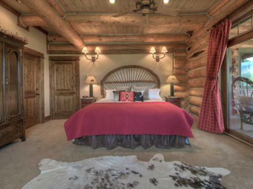 Souvenirs Lodge By Big Sky Vacation Rentals