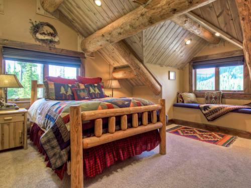 Souvenirs Lodge By Big Sky Vacation Rentals