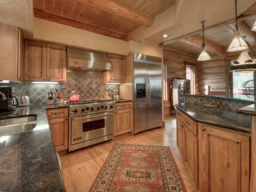 Souvenirs Lodge By Big Sky Vacation Rentals