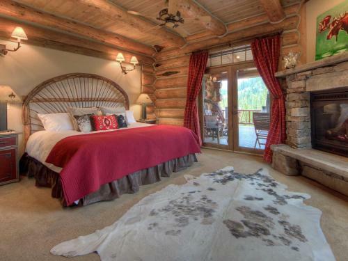 Souvenirs Lodge By Big Sky Vacation Rentals