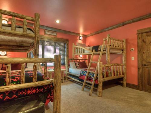 Souvenirs Lodge By Big Sky Vacation Rentals