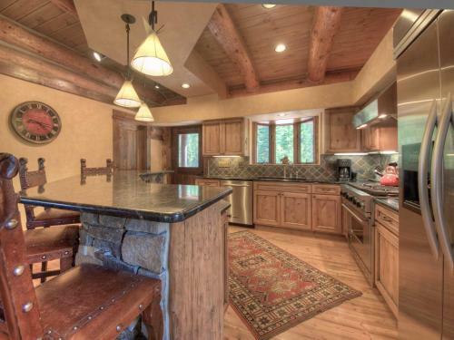 Souvenirs Lodge By Big Sky Vacation Rentals