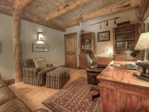 Souvenirs Lodge By Big Sky Vacation Rentals