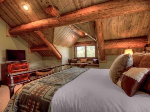 Souvenirs Lodge By Big Sky Vacation Rentals