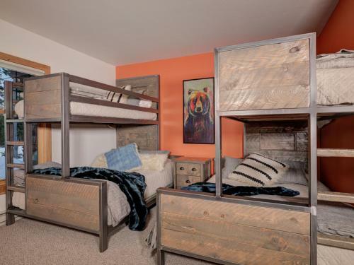 Powder Ridge 5br Cabins By Big Sky Vacation Rentals