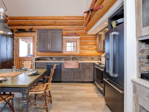 Powder Ridge Trapper Cabins By Big Sky Vacation Rentals