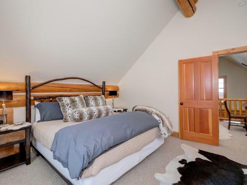 Powder Ridge Trapper Cabins By Big Sky Vacation Rentals