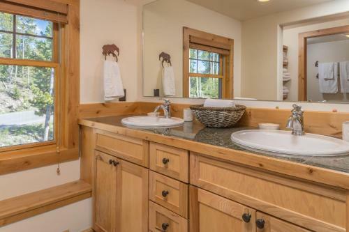 Powder Ridge Trapper Cabins By Big Sky Vacation Rentals
