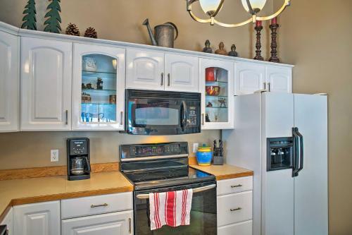 Quiet Kalispell Home On 3 Acres - 36 Mi To Glacier