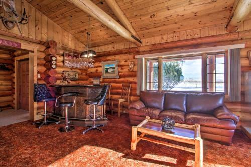 Dillon Log Home With Hot Tub By Beaverhead And Hiking!