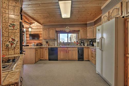 Dillon Log Home With Hot Tub By Beaverhead And Hiking!