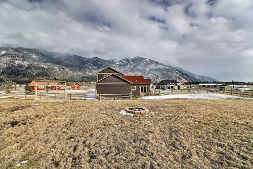 Rustic Glacier Gem With Mountain Views And Patio