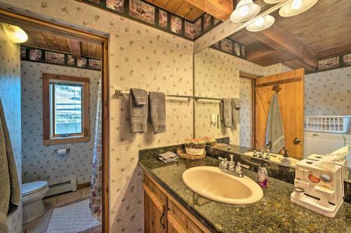 Unique Cabin With Indoor Pool And Mountain Views!