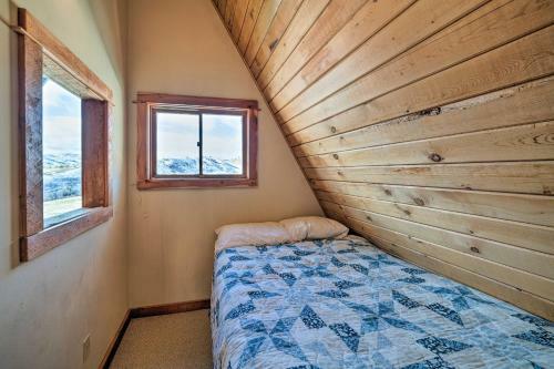 Unique Cabin With Indoor Pool And Mountain Views!