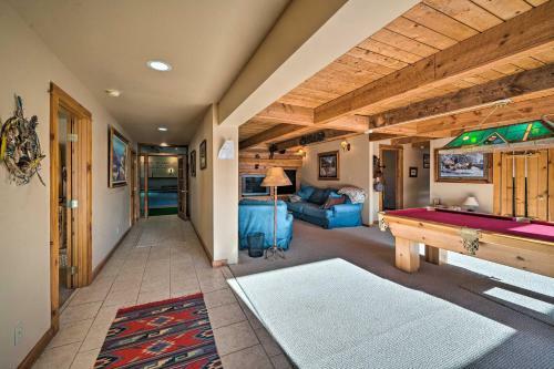 Unique Cabin With Indoor Pool And Mountain Views!
