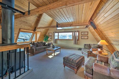 Unique Cabin With Indoor Pool And Mountain Views!