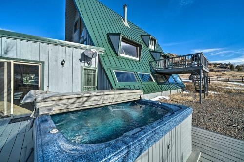 Unique Cabin With Indoor Pool And Mountain Views!