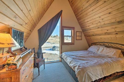 Unique Cabin With Indoor Pool And Mountain Views!