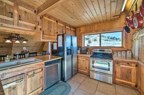 Unique Cabin With Indoor Pool And Mountain Views!