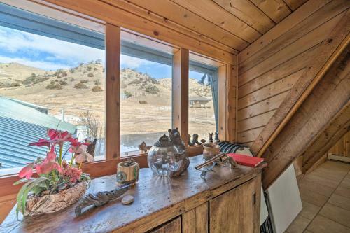 Unique Cabin With Indoor Pool And Mountain Views!