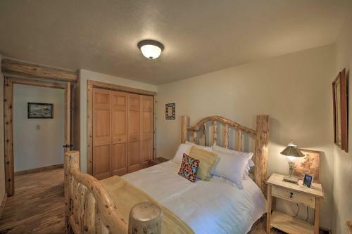 Scenic Riverfront Retreat With Hot Tub And Kayaks
