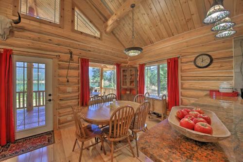 Scenic Riverfront Retreat With Hot Tub And Kayaks