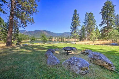 Scenic Riverfront Retreat With Hot Tub And Kayaks