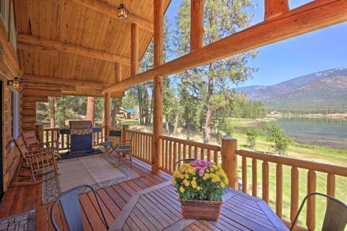 Scenic Riverfront Retreat With Hot Tub And Kayaks