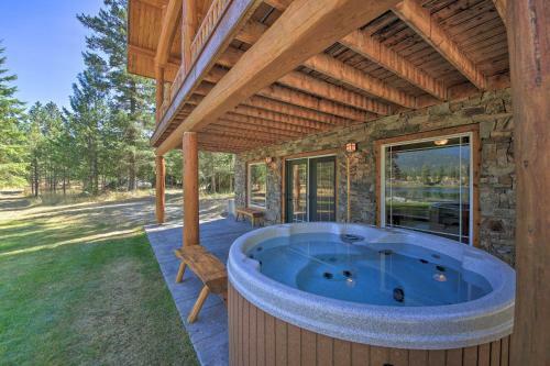 Scenic Riverfront Retreat With Hot Tub And Kayaks