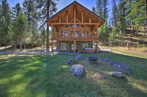 Scenic Riverfront Retreat With Hot Tub And Kayaks