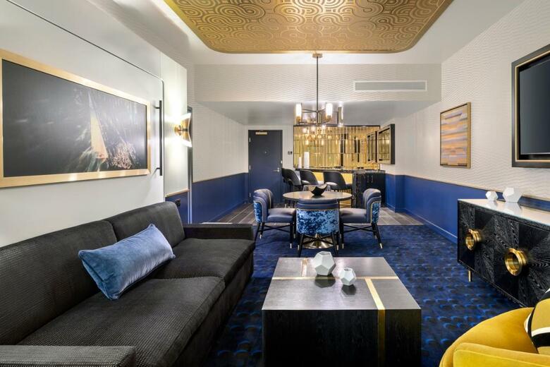 Hotel Circa Resort & Casino - Adults Only