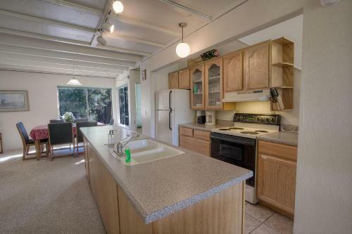 Village Pleasure By Lake Tahoe Accommodations