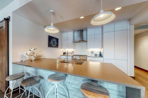 Luxury Lakefront At Tahoe Beach Club With Private Beach
