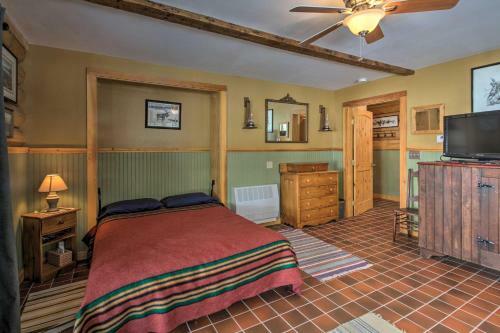 Waterfront Conway Lake Cabin With Deck And Fire Pit!