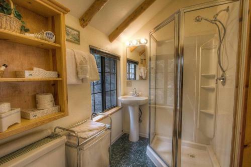 Zephyr Cabin By Lake Tahoe Accommodations