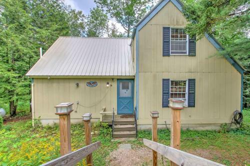 Rustic Intervale Hideaway With Deck And Wooded Views!