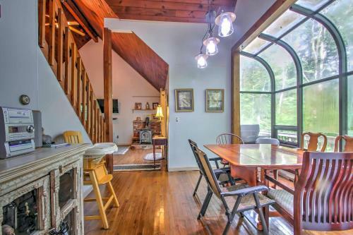 Rustic Intervale Hideaway With Deck And Wooded Views!