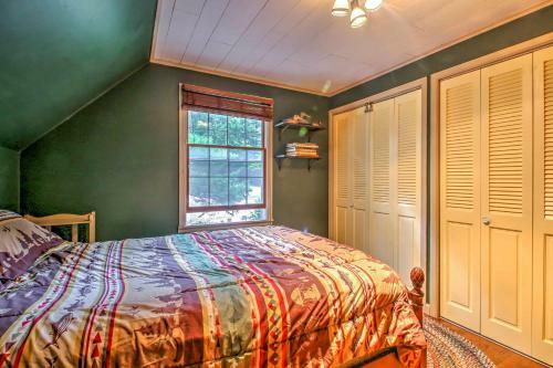 Rustic Intervale Hideaway With Deck And Wooded Views!