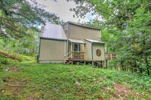 Rustic Intervale Hideaway With Deck And Wooded Views!