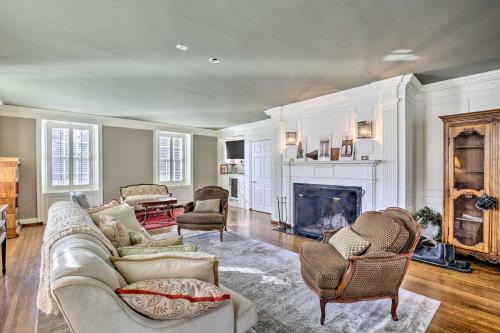 Grand Estate With Courtyard - 2 Mi To Downtown!