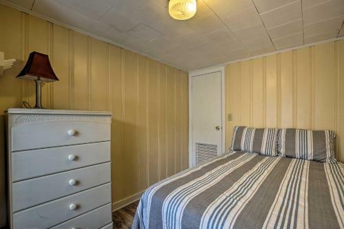 Apartamento Oceanside Retreat With Patio - Steps To Beach!