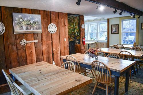 Brook Road Inn