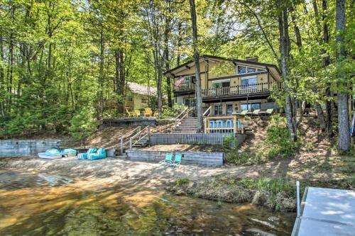 Dreamy Lakefront Getaway With Beach And Hot Tub